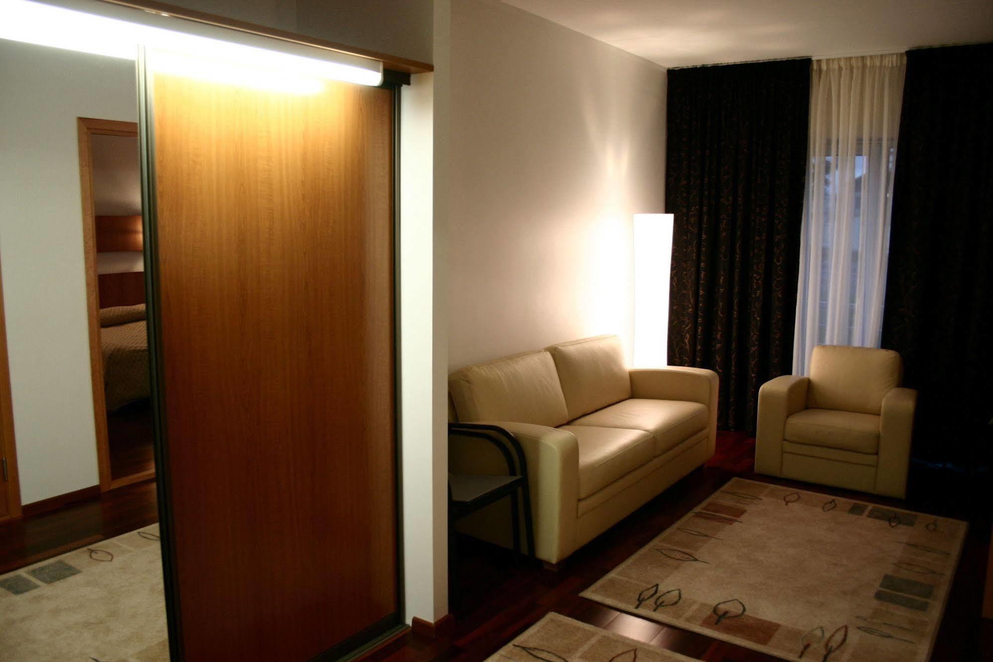 Raadimoisa Hotell Tartu Esterno foto