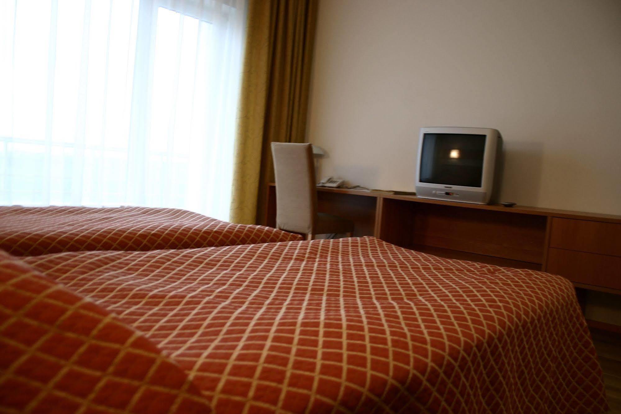 Raadimoisa Hotell Tartu Esterno foto